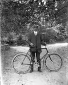 Dals Rostock. Man med cykel