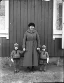 Dals Rostock. Ellen Andersson med barnen Arne och Maj?