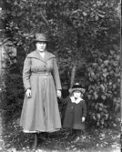 Dals Rostock. Kvinna med barn