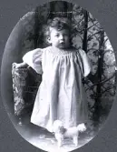 Foto av Harald stående på en stol.