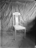 Stol. Troligen fotograferad som en illustration i en prislista