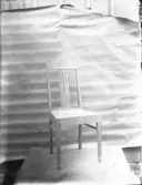 Stol. Troligen fotograferad som en illustration i en prislista