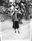 Dals Rostock. Kvinna som åker skidor