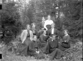 Gruppbild. Nr. 2 från vänster i mellanraden är Hulda Johansson från Säter i Örs socken