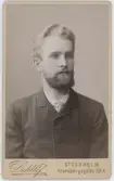 Porträtt på C. Pettersson född 22 februari år 1865. Examen tekniska högskolan år 1886.