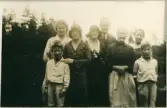 Gruppbild ur familjen Viks fotoalbum