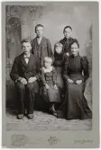 Porträtt på En familj.