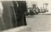 Tegnérfesten 7 september 1926, i samband med avtäckandet av Tegnérstoden vid dåv. stifts- och landsbiblioteket (numera Karolinerhuset). 
Publikbild, med bl a biskop Ludvig Lindberg och fru Ingegerd Beskow i första raden, trol. tillsammans med några av Esaias Tegnérs släktingar.