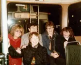 Grupporträtt på 4:ans spårvagn i december 1982. Rodolfo Castex ses i bakre raden, tvåa från vänster. Linjen trafikerade sträckan Mölndal - Saltholmen.