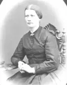 Susanna gift 1851 med Fredrik Bratt.  Susanna Lundberg var dotter till Johan P Lundberg o. Anna E Lundgren Hertings gård.  Övrigt se post 00014. Bild nr 1 tagen ur album 1,  bild nr 2 ur album nr 3, bild nr 3 löst liggande fotografi. Namnuppgifter från album.