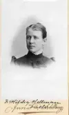 Porträttfoton på fru Hildegard Hellman från Falkenberg