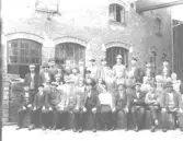 Det finns ytterligare ett negativ N 00300:2 som är taget vid samma tillfälle och därför mycket likt.  Översta raden fr.v.   John Jönsson,  Längst ned till höger Sköld.