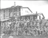 Ytterligare ett negativ finns N 00333:2, skillnaderna marginella, då dom är tagna vid samma tillfälle.   Översta raden fr.v.