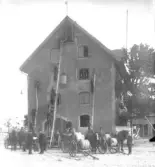 Namn uppgifter kommer från boken Falkenbergs bilder, där en bild från samma tillfälle är namn-  satt.  Se tidningsartikel i mappen Falkenbergiana\Falkenbergianaarkiv\Staden Fbg, arkiv/brandmän, post nr 00188.