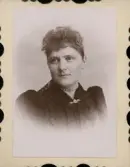 Porträtt av Tekla Swedlund. Text baksida kort: 