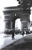 Foto av Triumfbågen i Paris, ett av stadens mest ikoniska monument, 1921.
