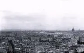 Fotot är en vy över staden Paris, 1921.