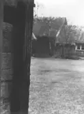 Larsagården i Lustorp Köinge fotograferad före flyttning till Vessigebro. Larsagården invigdes på nuvarande plats 1958.
