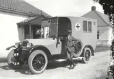 Falkenbergs första ambulans.  Museets kommetar: Bilens reg. nr. N 1282.