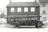 Brandbil 1937. Reg.nr N 333.  Magasinet revs 23/7 1957, för schaktning för blivande stadshus.  Falkenbergs brandkår fanns i huset till vänster fram till 1954 då brandstationen i kv. Hjulet togs i bruk.