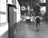 Bilden ingick i Fbg:s Fotoklubbs utställning på museet hösten 1999.  Bilden tagen lördagen den 2 sept. 1967, sista dagen för vänstertrafiken.