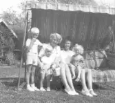 Fru Thilén, fotograferad för Damernas Värld 1944.  Provisorisk korslista/kommunarkivarien