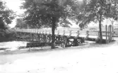 Medan Tullbron reparerades 1927 var en tillfällig träbro enda förbindelsen från den 4 maj till 30 sept. ( häftet Textkomplettering av E Kylén 1991.)