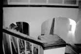 Foton tagna vid reparationsarbeten, interiört, 2001. Inlästa fotot är endast ett urval av de 35 negativ som finns från Rådhusets renovering.