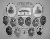 Texten på tavlan är Tillägnad stadsfiskal  C.J. Bergvall på 60-årsdagen 20/4 1928, Falkenbergs poliskår.  Bilderna digitalt inlästa, finns i C:album/digitala bilder i Bildarkivets dator.  Två kopior finns till bild 1, se C2 02286