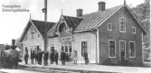 Vessigebro station med personal, omkring 1910.  Uppgifter från boken Falkenbergs järnväg, Leif Elgh.