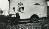 En av slakteriets transportbilar tillhörande Bröderna Bengtssons slakteri Fbg, troligen Erik Bengtsson vid ratten.