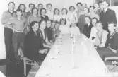 Gruppbild - Personalen vid skofabriken Sko -AB Falken poserar vid luciafest 1953.