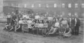 Gaveriarbetare vid Dan Lundgrens Läderfabrik, Falkenberg.  NILSSON Wilhelm längst ned till vänster.