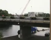 Bortforsling av oljecisterner efter försäljning.