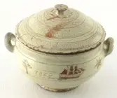 Foto av egna och inlånade föremål för sommarutställningen 