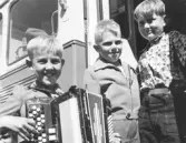 Text i album. På väg till Hackarpskolonin sommaren 1956.