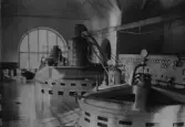 Kraftstationen började leverera el 1904.  Bilden är från den första kraftstationen.