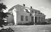 Villa Terra bygdes 1923-24 av advokat Jacobsson. Namnet kommer från att väggarna har isolering av stampad jord. Fastigheten har används till olika verksamheter, under 1950-talet som semesterhem till SLKF, omkring 1970 som ungdomsgård, nu har Baptistkyrkan fastigheten, sammanbyggd med Tullbrokyrkan.