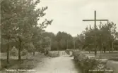Skogskyrkogården anlades under början av 1941 och första gravsättningen skedde 1942.  (Uppgift fr. Skogskyrkogården)