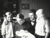 A Fridolf Persson var lärare i Årstad 1904-1912, Fritsla 1912-1920, Släp 1921-27 och Skrea 1927-41. Enl. sonen Einar Persson.