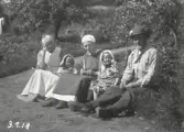 Fr.v. Josefina, Karin, Maria, Greta o Per Alfred.  A Fridolf Persson var lärare i Årstad 1904-1912, Fritsla 1912-1920, Släp 1921-27 och Skrea 1927-41. Enl. sonen Einar Persson.