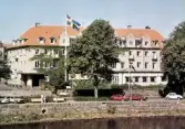 Grand Hotel byggdes 1930 av Falkenbergs Hotell- och Restaurantaktiebolag efter ritningar av arkitekt Ernst Torulf.