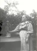 Josefina var Fridolfs mor.  A Fridolf Persson var lärare i Årstad 1904-1912, Fritsla 1912-1920, Släp 1921-27 och Skrea 1927-41. Enl. sonen Einar Persson.
