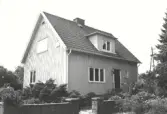 Byggt år 1945. Byggherre Nils Christenson.  Nuvarande verksamhet i fastigheten är 59:ans Bed&Breakfast. (2008)