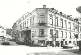 Byggnadsår 1879, (om- och påbyggnad bl a 1932 och 1938) respektive 1880.  Byggherre 