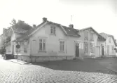 Byggnaderna mot Storgatan/Stationsgatan rivna 1973. Brandförsäkring tecknades 1846 av N P Bergström.