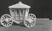 Sockerdragant av Richard Jerndin 1953. Drottning Elisabeths kröningsvagn. Längd 1,1 m.