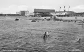 Hotellet Strandbaden eldhärjades maj 1958.  Se mera om Strandbaden i mappen Forskning, i denna dator.