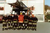 Mölndals brandstation i Trädgården, Mölndal, i september 1978. En samling brandmän står uppställda framför en brandbil.