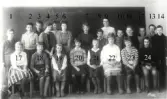 Bilden tagen i klassrummet våren 1960.  9 ANDERSSON Gunborg  16 HANSON Doris  6 STENSON Ingela  3 JOHANSSON Leif  15 ERICSSON Mona  5 ANDERSSON Uno  21 JOHANSSON Ingrid  19 SJÖBERG Ulla  20 Siv  1 JOHANSSON  Lennart  13 TORSTENSSON Bertil  18 GREEN Margareta